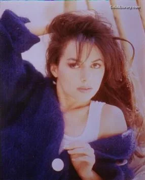 Susanna Hoffs photo 21 of 27
