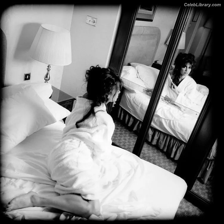 Susanna Hoffs photo 24 of 27