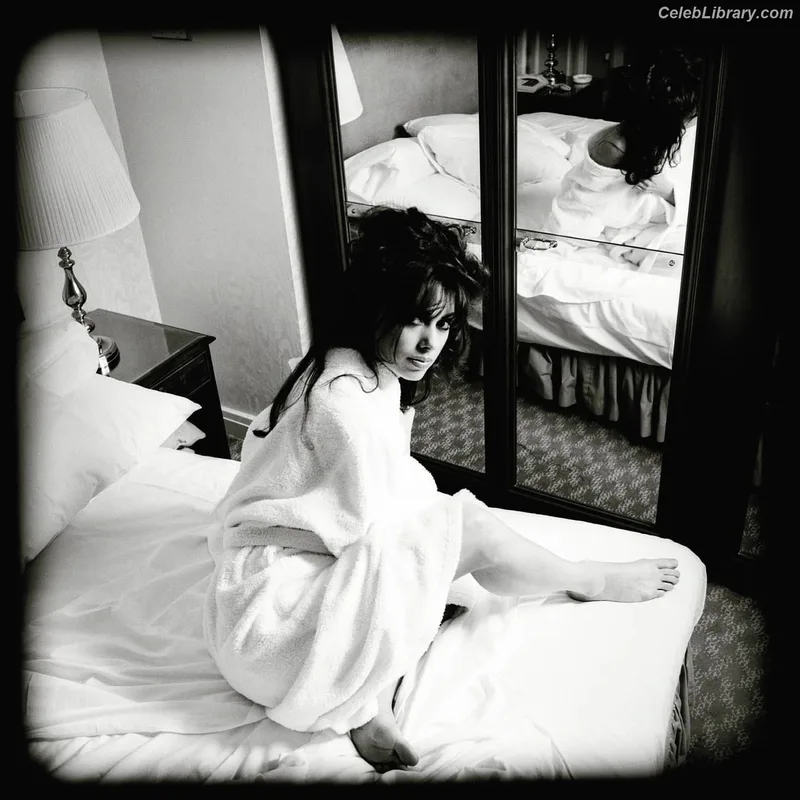 Susanna Hoffs photo 1 of 27