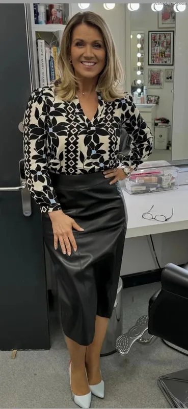 Susanna Reid photo 17 of 429