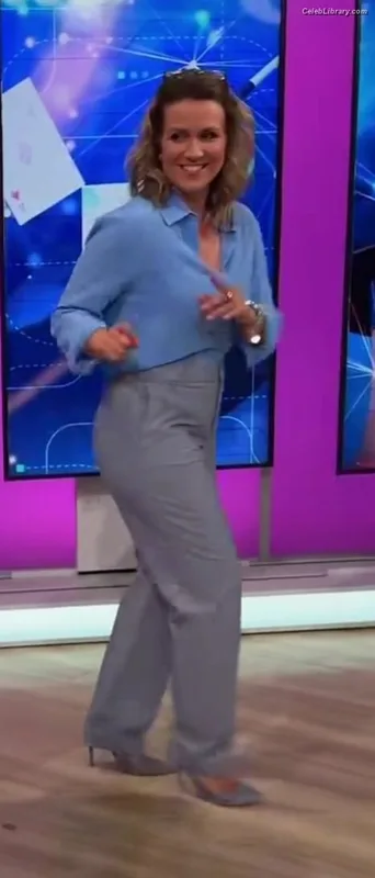 Susanna Reid photo 3 of 429