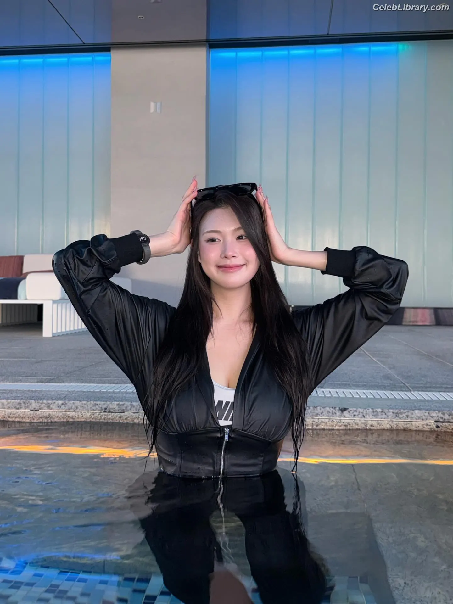 Swan 수안  ex PURPLE KISS photo 2 of 121