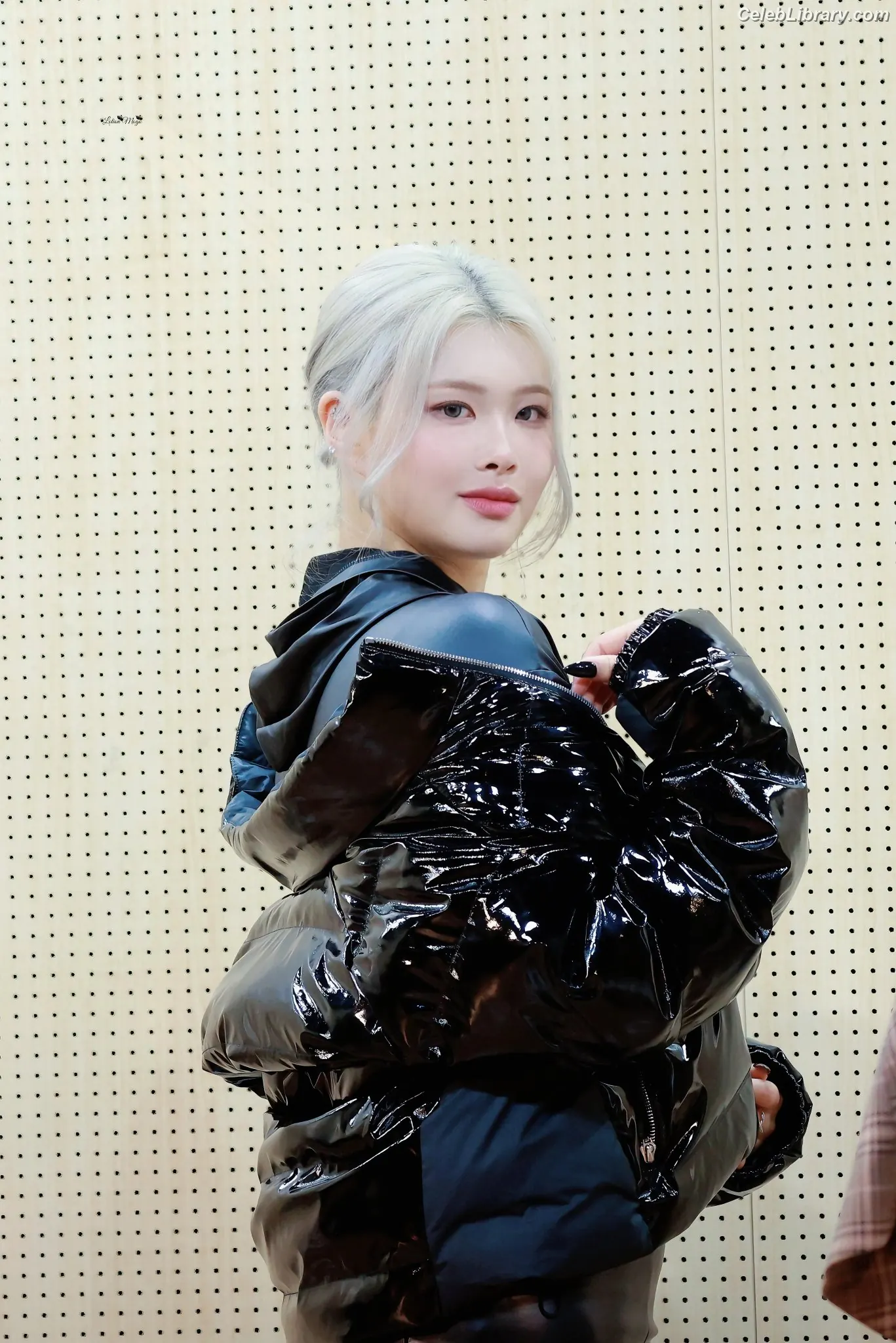Swan 수안  ex PURPLE KISS photo 24 of 121