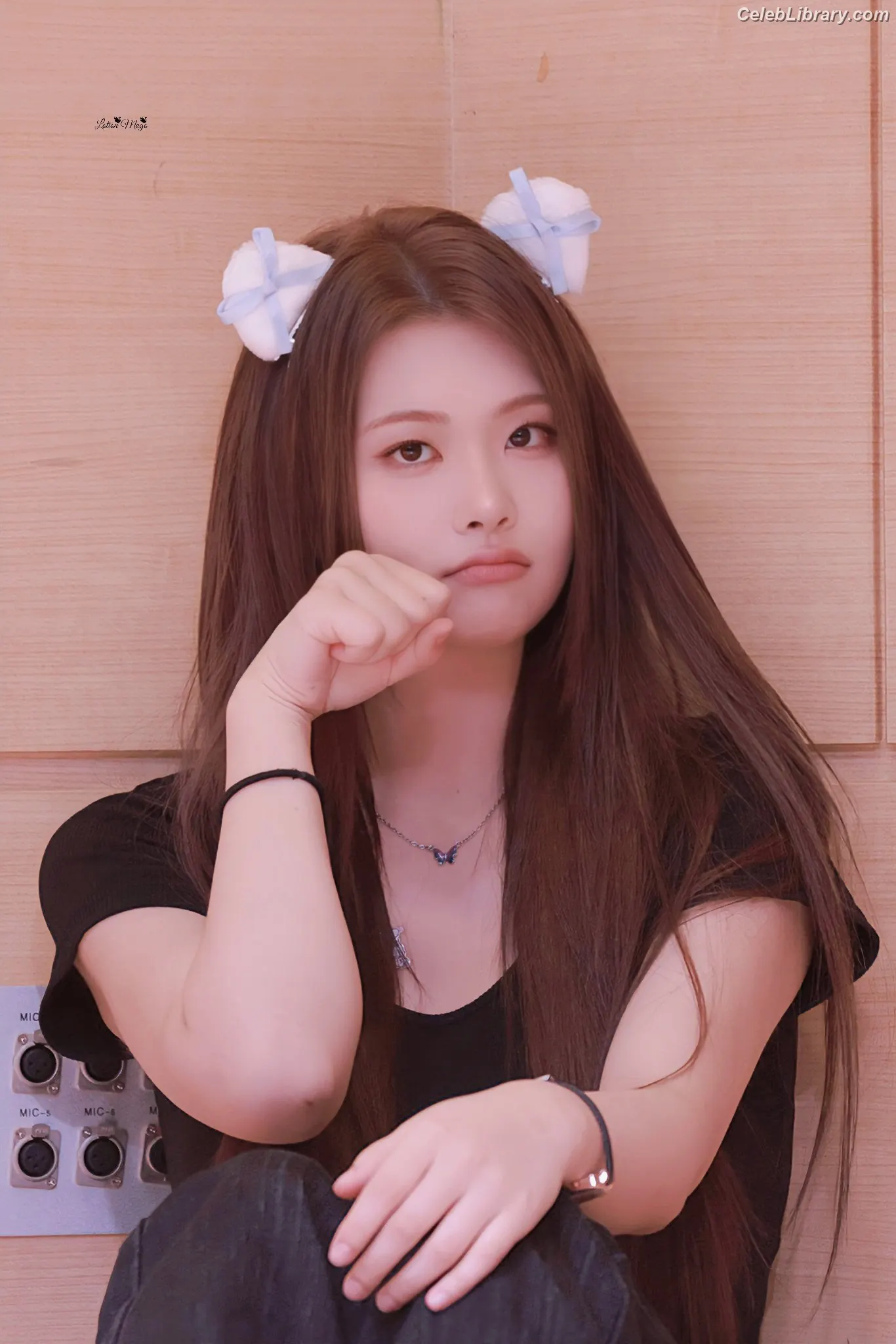 Swan 수안  ex PURPLE KISS photo 1 of 121