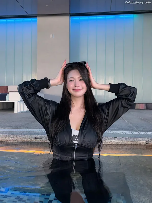 Swan 수안  ex PURPLE KISS photo 2 of 122