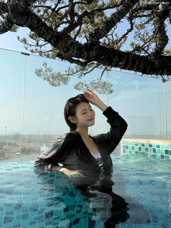 Swan 수안  ex PURPLE KISS photo 8 of 122