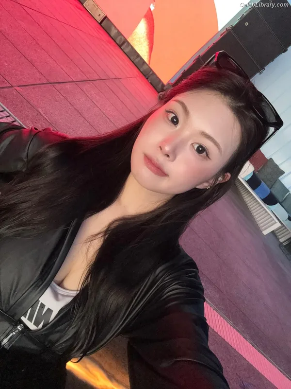Swan 수안  ex PURPLE KISS photo 11 of 122