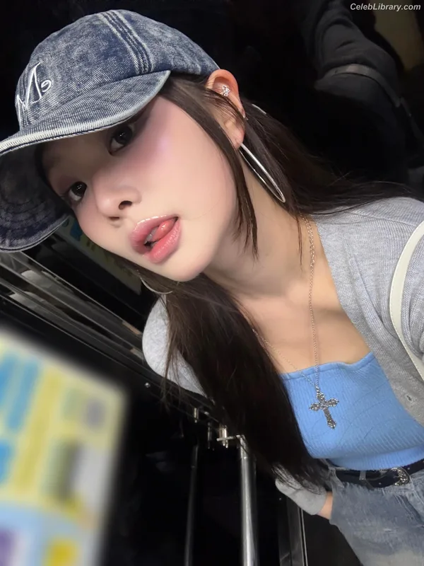 Swan 수안  ex PURPLE KISS photo 1 of 122