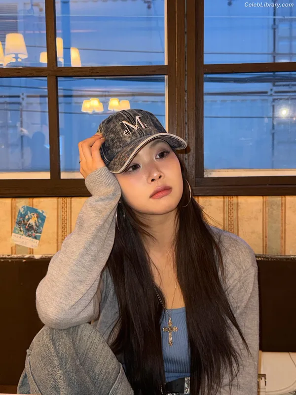 Swan 수안  ex PURPLE KISS photo 2 of 122