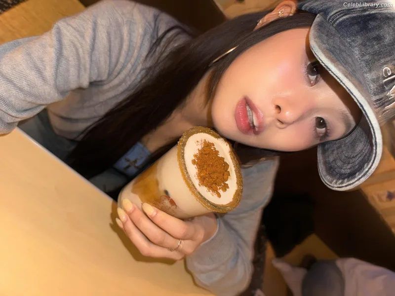 Swan 수안  ex PURPLE KISS photo 5 of 122