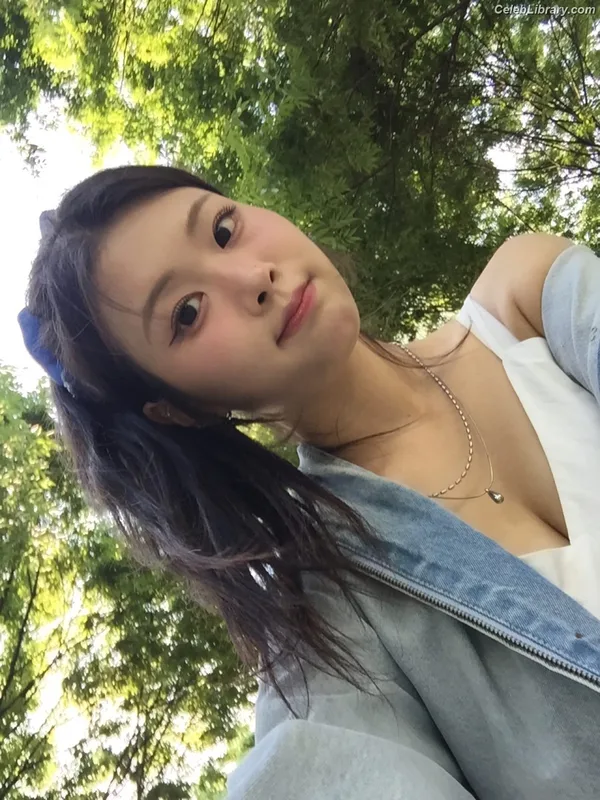 Swan 수안  ex PURPLE KISS photo 10 of 122