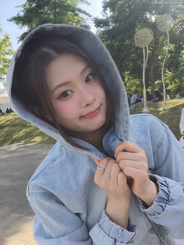 Swan 수안  ex PURPLE KISS photo 11 of 122