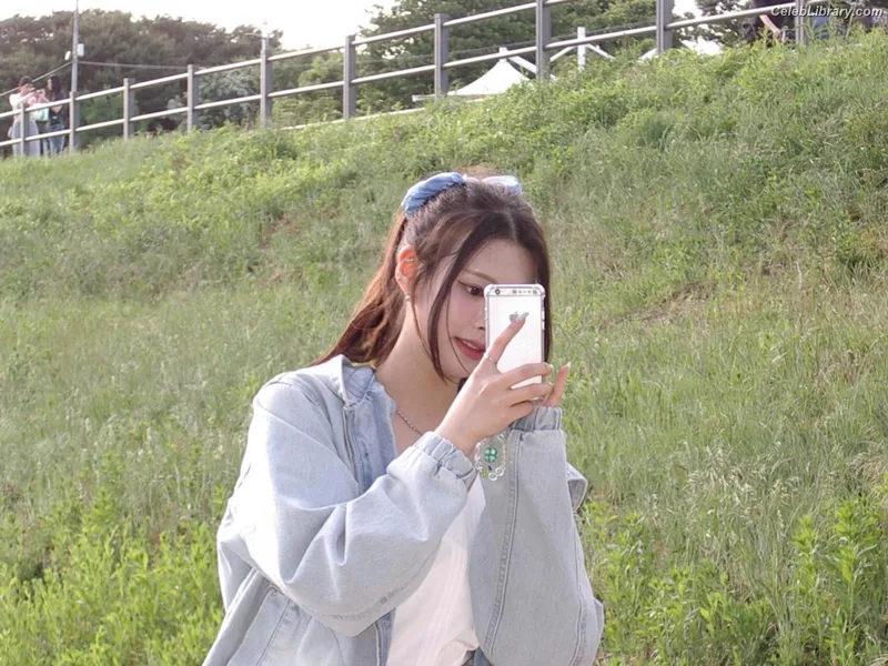 Swan 수안  ex PURPLE KISS photo 16 of 122