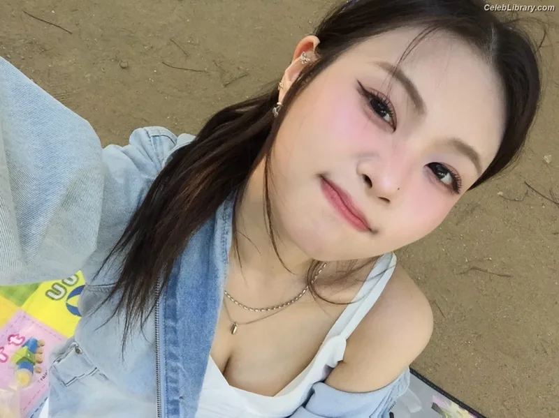 Swan 수안  ex PURPLE KISS photo 24 of 122