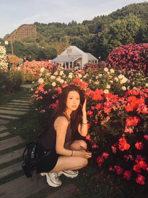 Swan 수안  ex PURPLE KISS photo 10 of 122