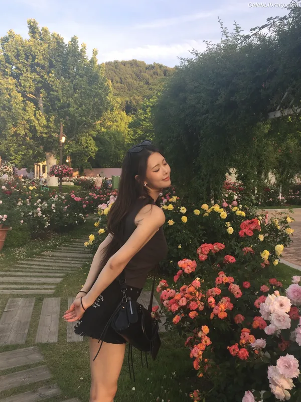 Swan 수안  ex PURPLE KISS photo 12 of 122
