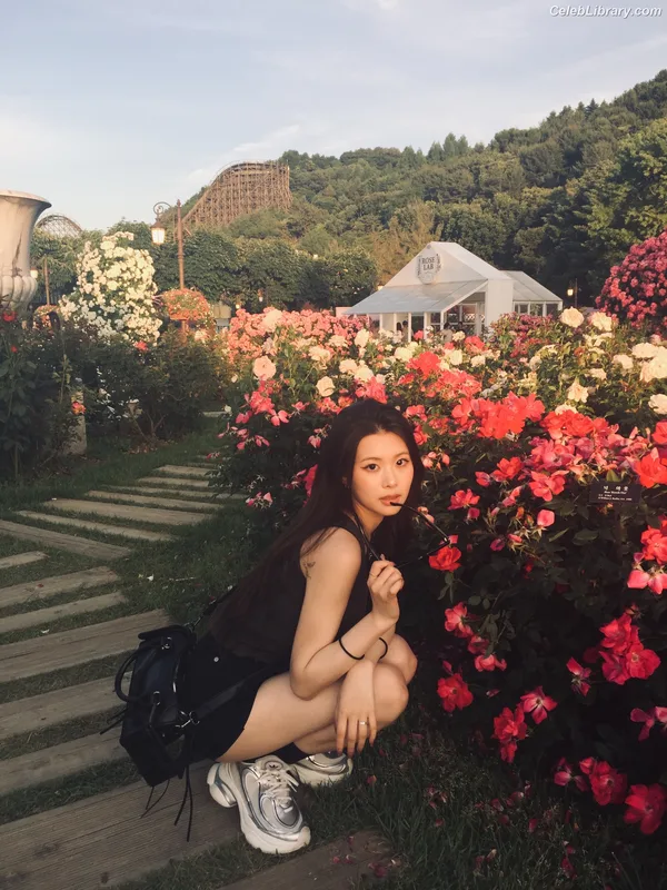 Swan 수안  ex PURPLE KISS photo 18 of 122