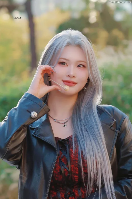 Swan 수안  ex PURPLE KISS photo 23 of 122