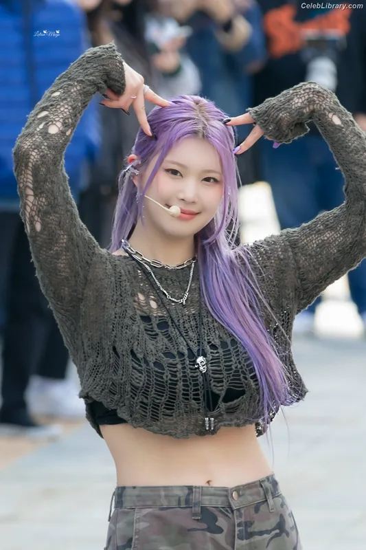 Swan 수안  ex PURPLE KISS photo 10 of 122
