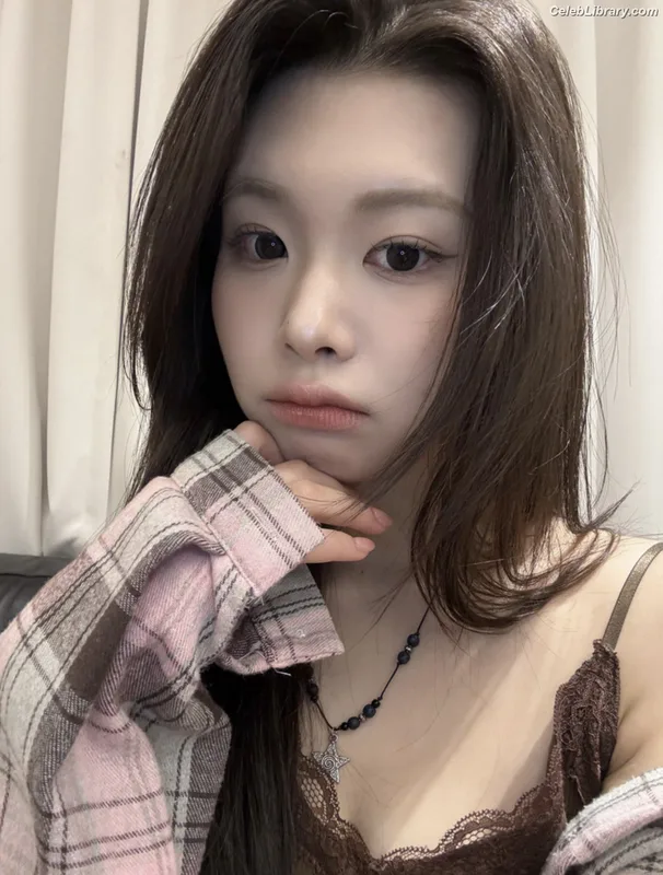 Swan 수안 ex PURPLE KISS photo 5 of 122