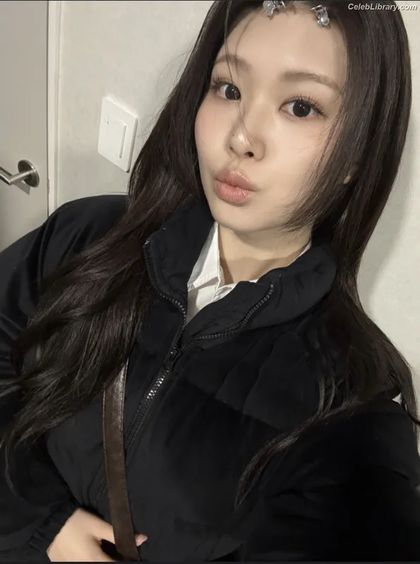Swan 수안 ex PURPLE KISS photo 6 of 122