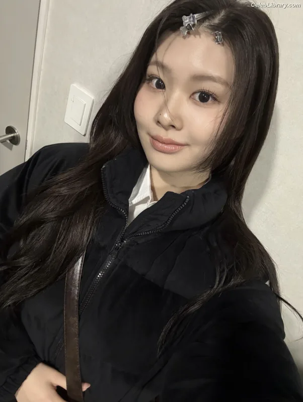Swan 수안 ex PURPLE KISS photo 8 of 122