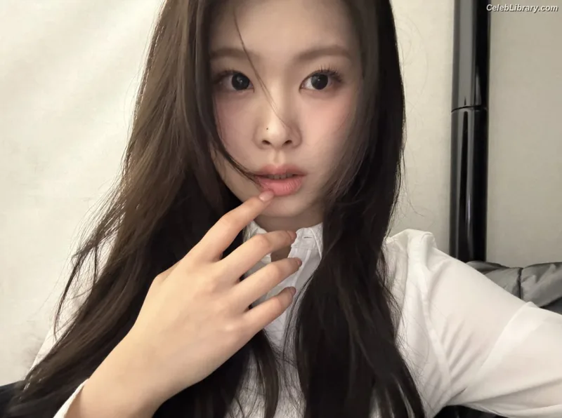 Swan 수안 ex PURPLE KISS photo 9 of 122