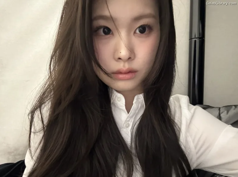 Swan 수안 ex PURPLE KISS photo 10 of 122