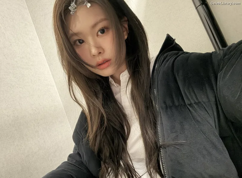 Swan 수안 ex PURPLE KISS photo 11 of 122