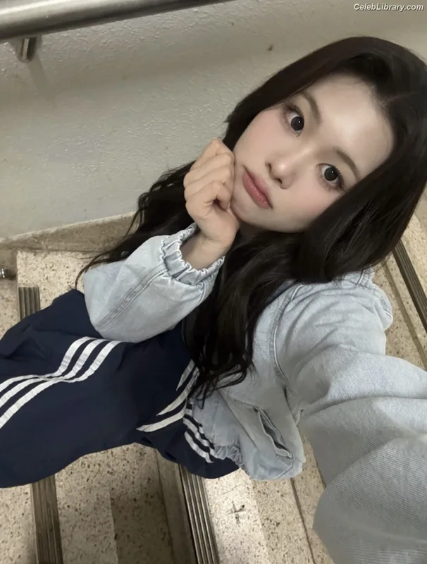 Swan 수안 ex PURPLE KISS photo 12 of 122