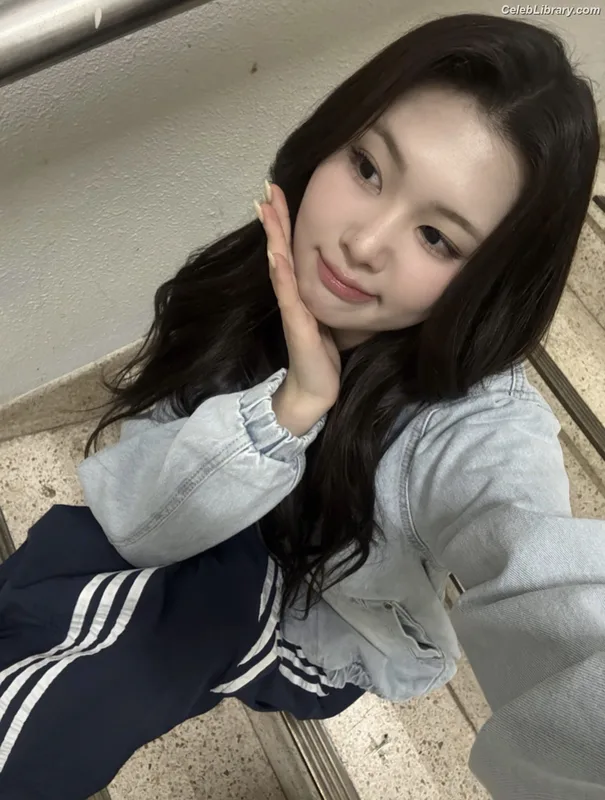 Swan 수안 ex PURPLE KISS photo 13 of 122