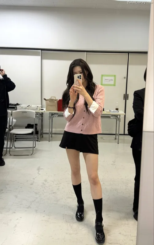 Swan 수안 ex PURPLE KISS photo 16 of 122