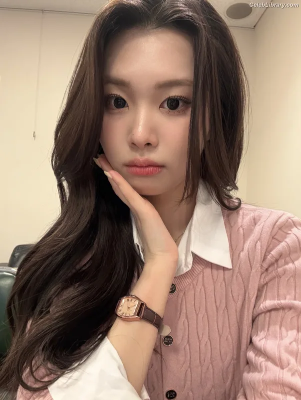 Swan 수안 ex PURPLE KISS photo 17 of 122