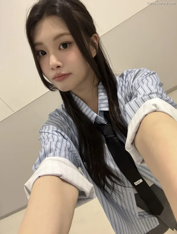 Swan 수안 ex PURPLE KISS photo 19 of 122