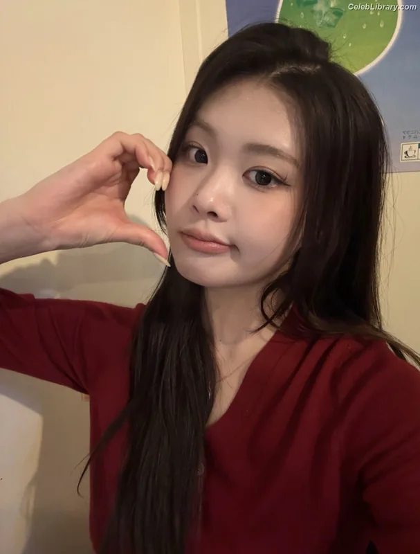 Swan 수안 ex PURPLE KISS photo 23 of 122