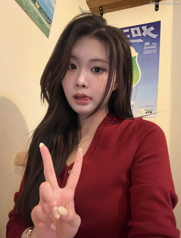 Swan 수안 ex PURPLE KISS photo 24 of 122