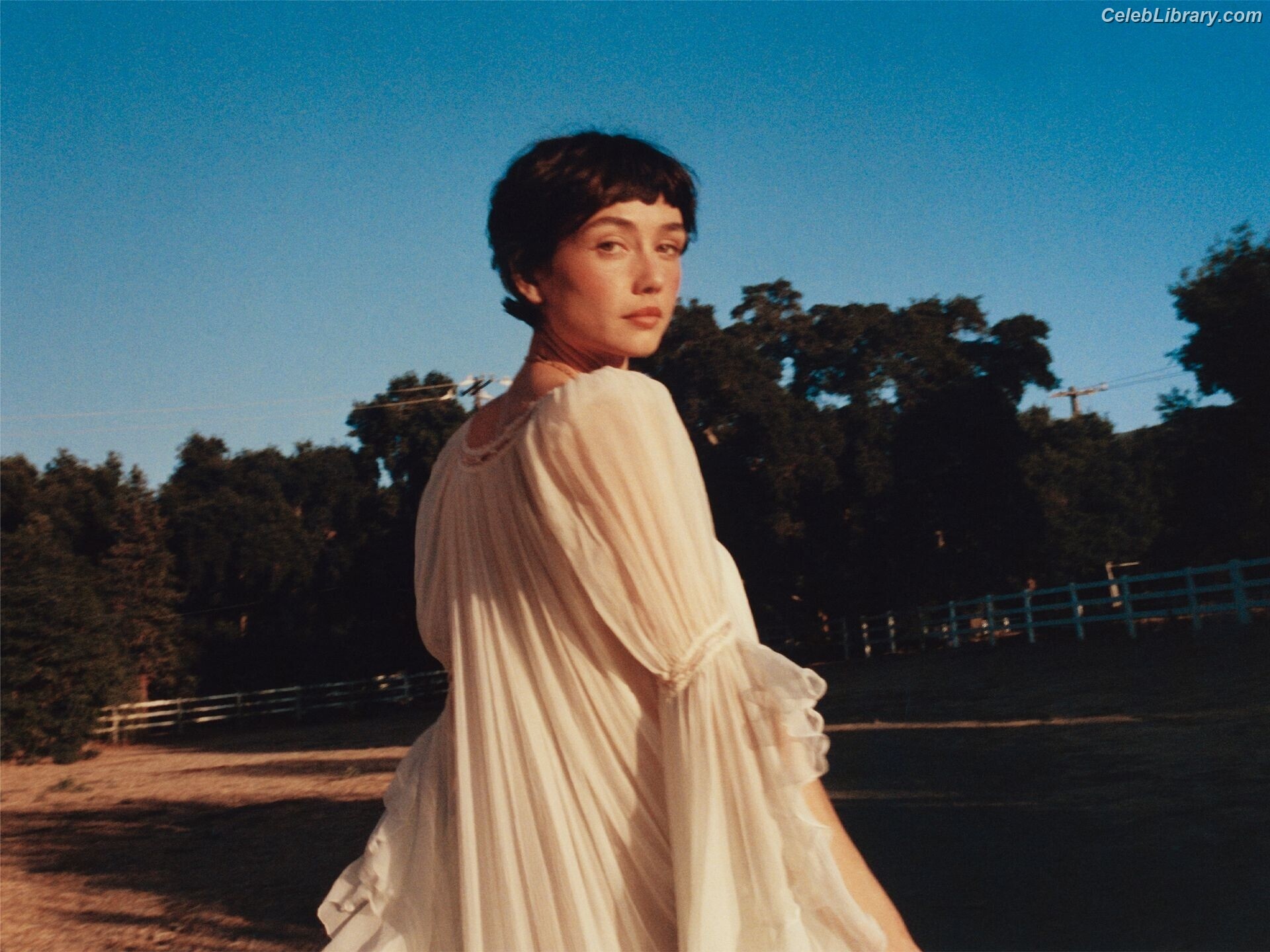 Sydney Chandler photo 11 of 70