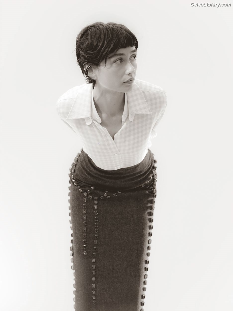 Sydney Chandler photo 19 of 70
