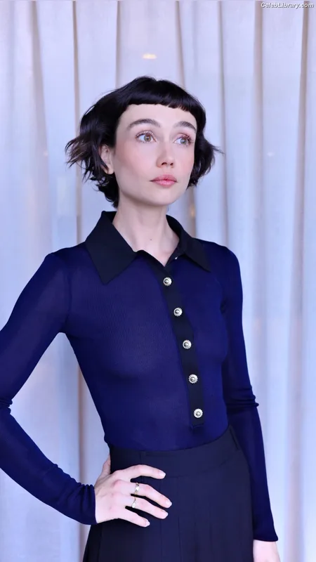 Sydney Chandler photo 12 of 70