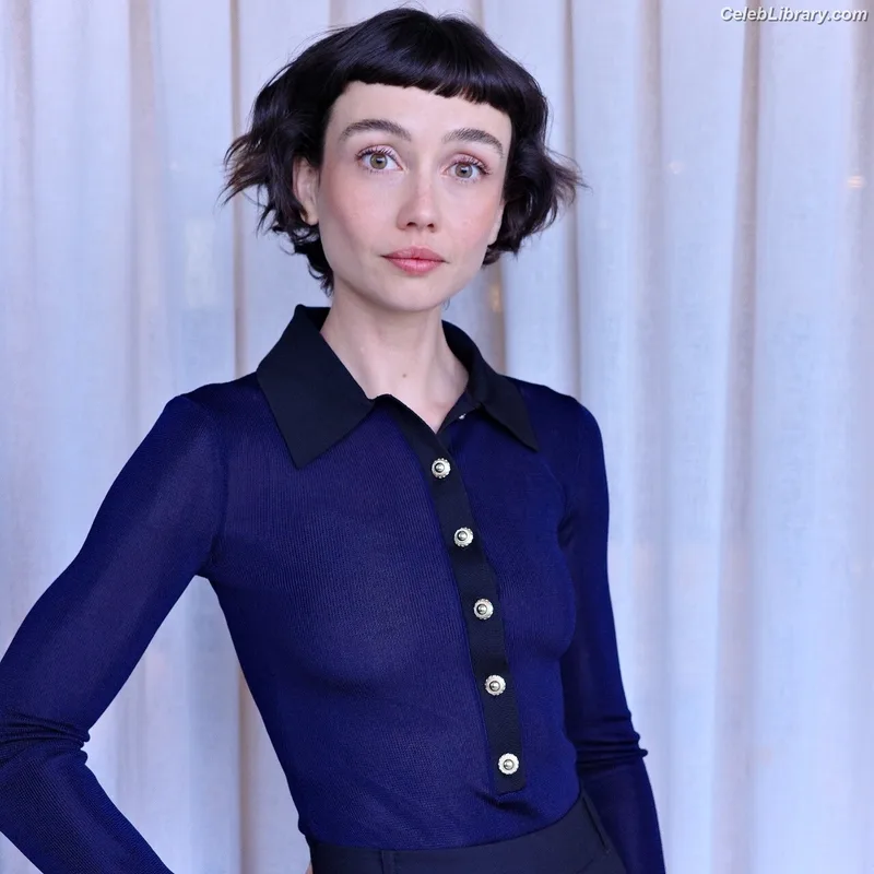 Sydney Chandler photo 14 of 70