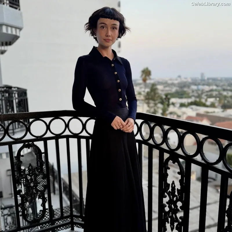 Sydney Chandler photo 16 of 70