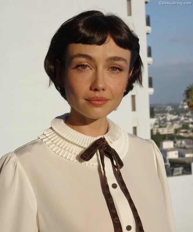 Sydney Chandler photo 18 of 70