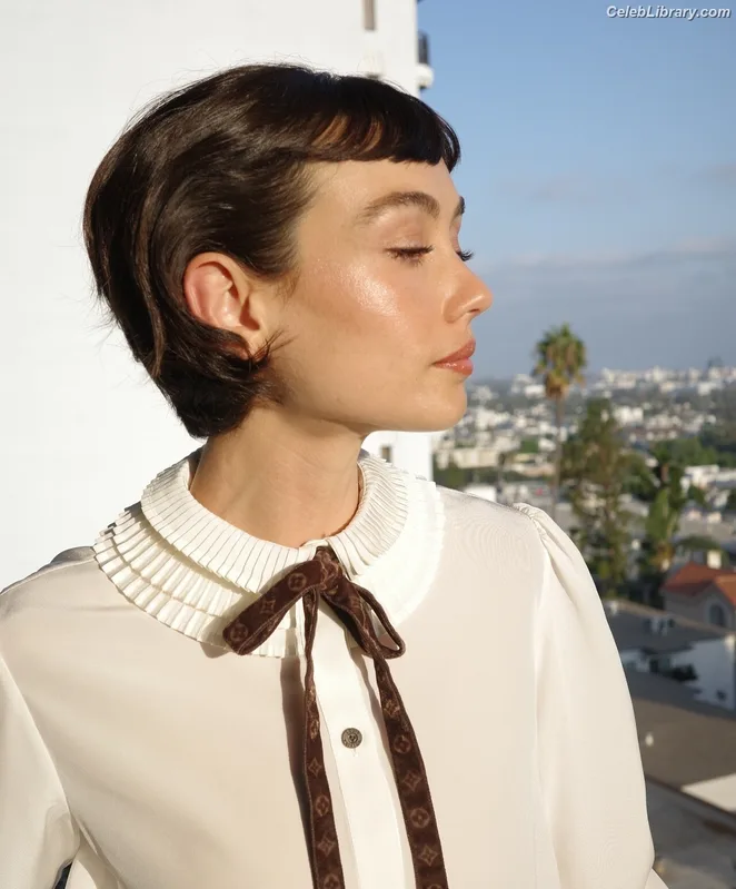 Sydney Chandler photo 19 of 70