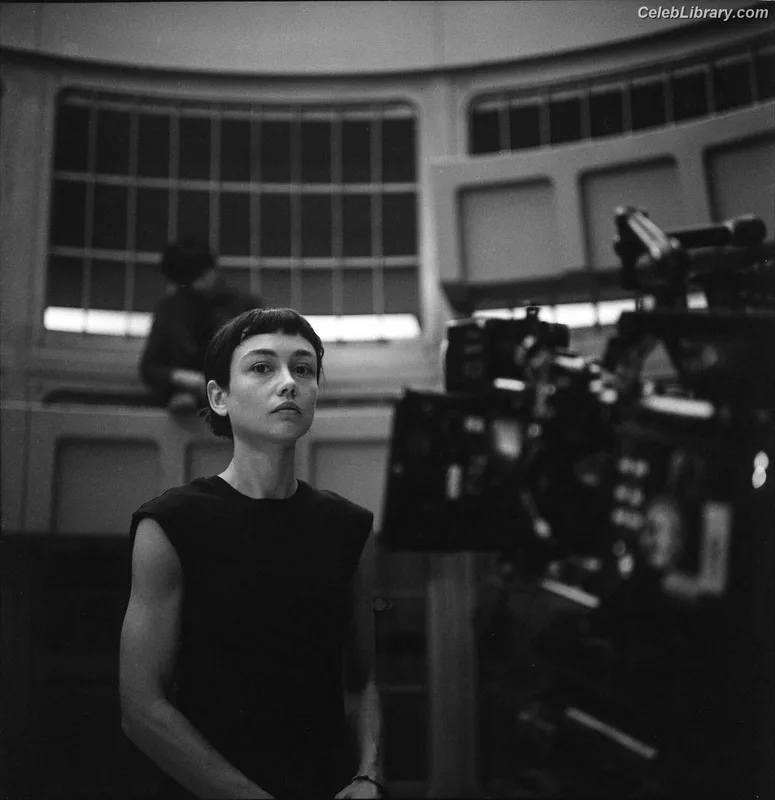 Sydney Chandler photo 8 of 70