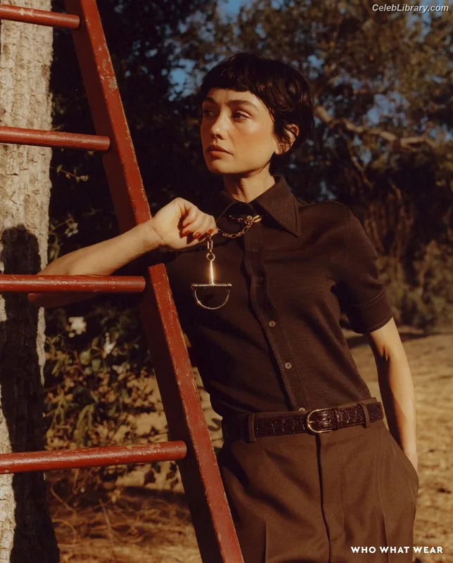 Sydney Chandler photo 9 of 70