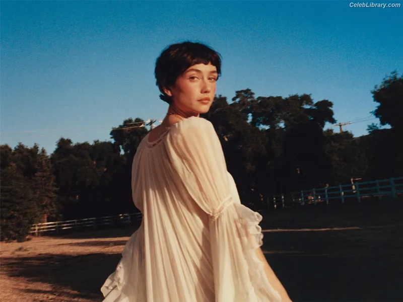 Sydney Chandler photo 11 of 70
