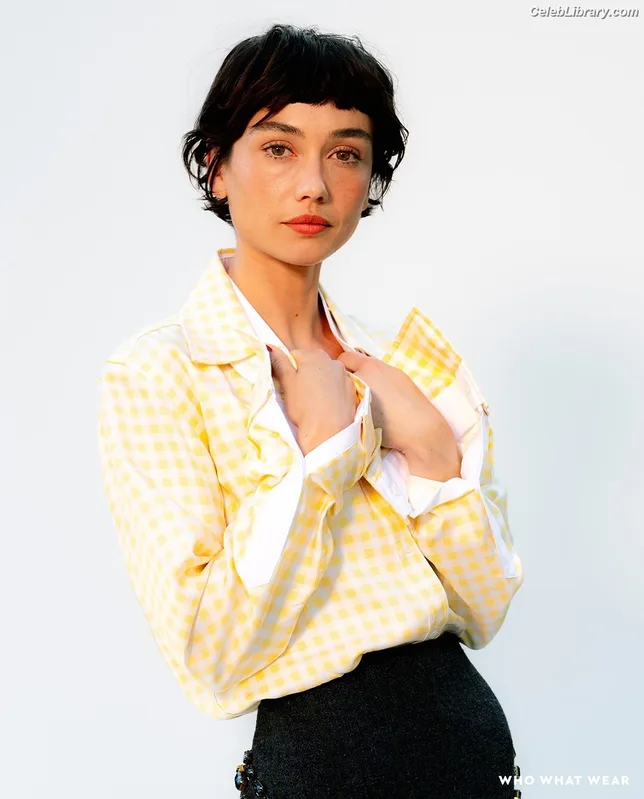 Sydney Chandler photo 18 of 70