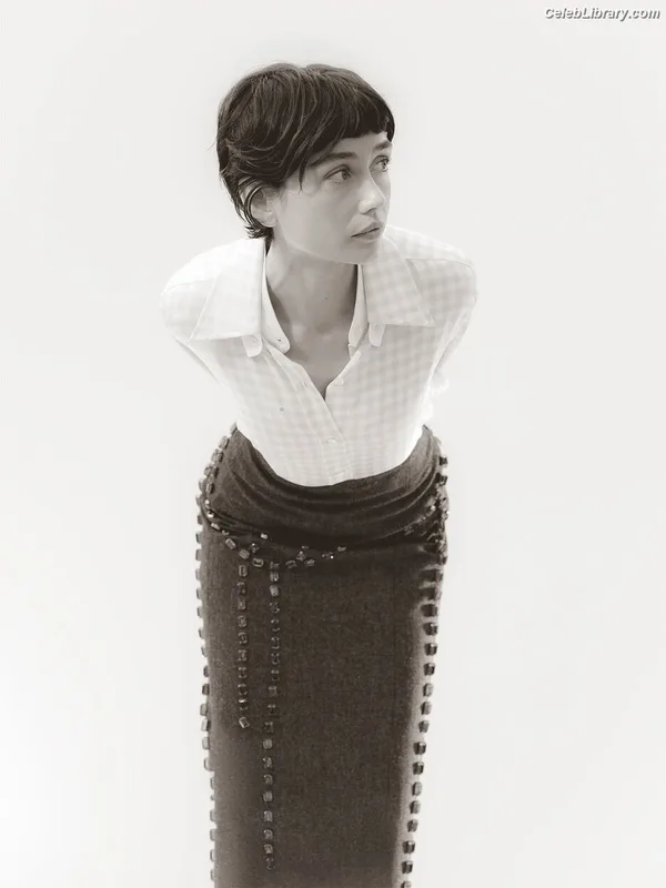 Sydney Chandler photo 19 of 70