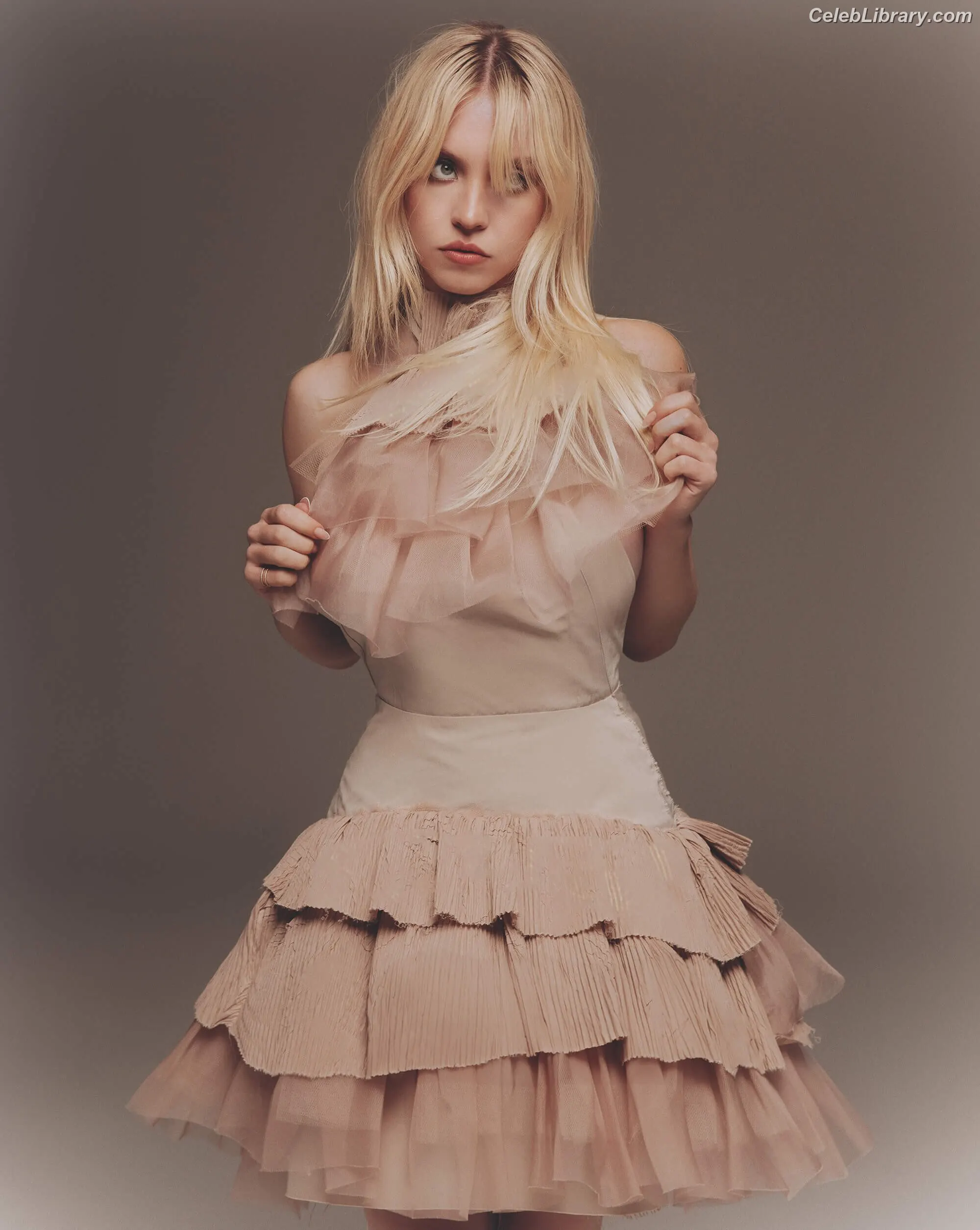 Sydney Sweeney photo 6 of 12030