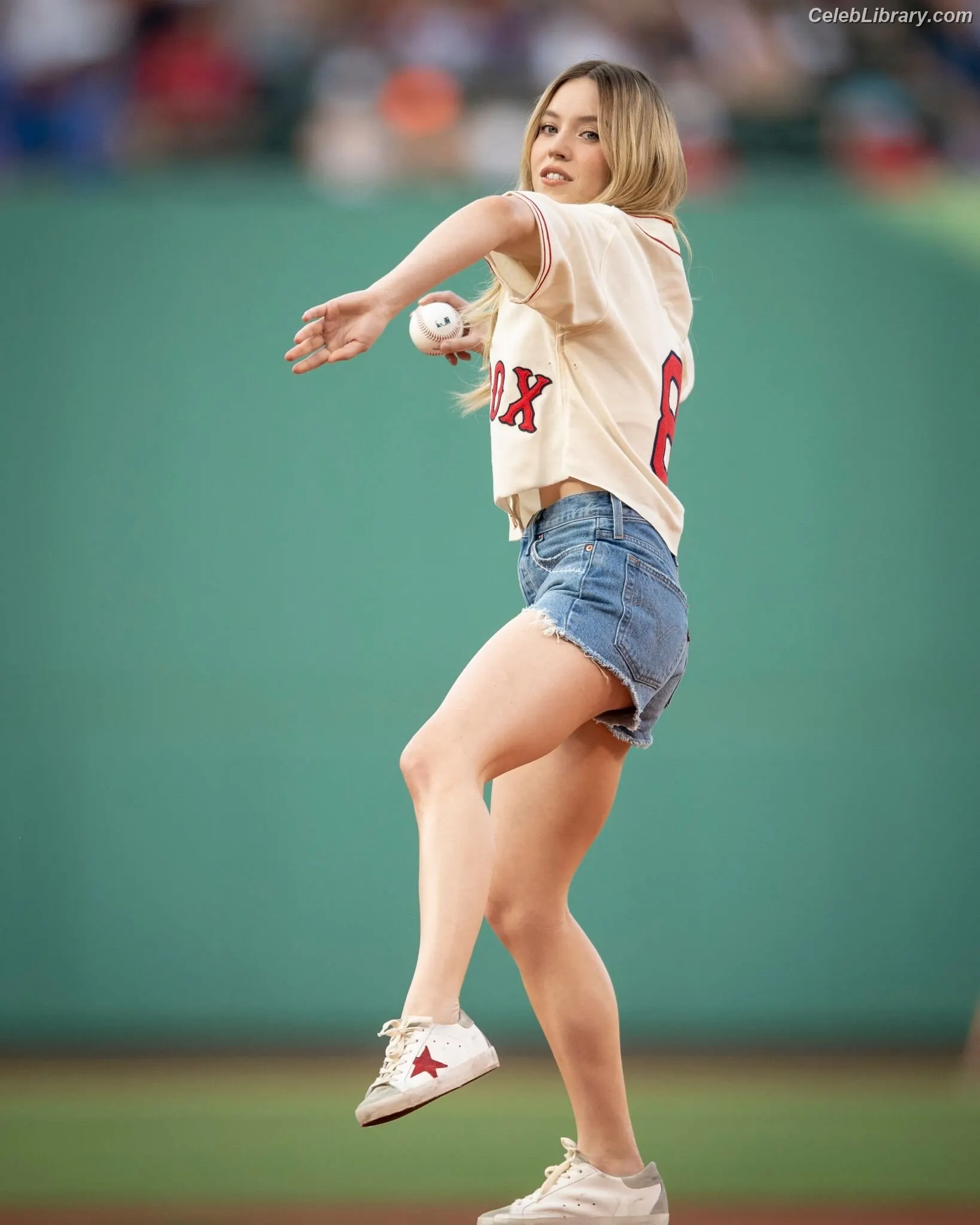 Sydney Sweeney photo 9 of 12030